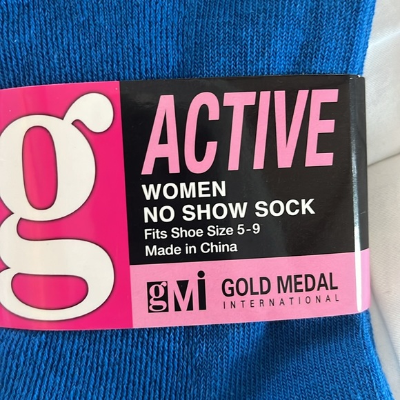 NWT Women’s snuggle feet slippers & two pair of gold medal socks - Picture 7 of 7